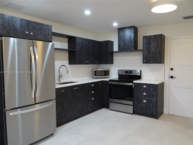 Building Photo - 5980 SW 40th Ave