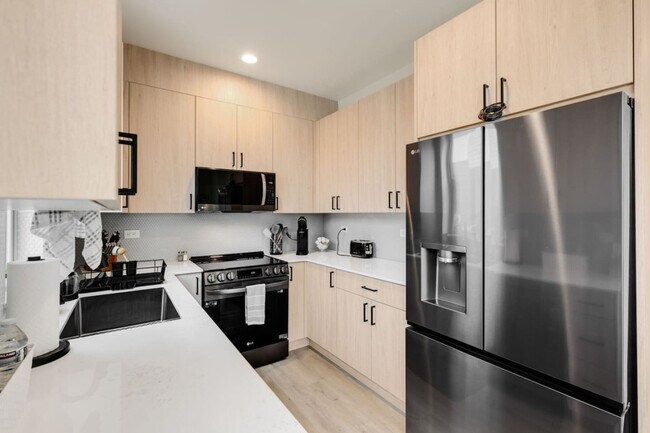 Building Photo - 823 NE 70th St