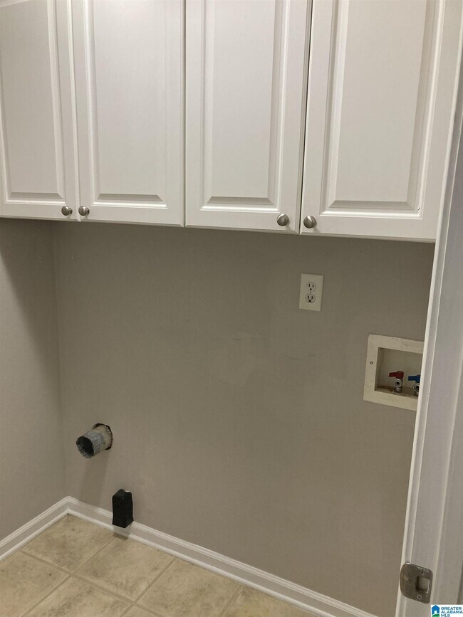 Building Photo - 200 Calloway Ln