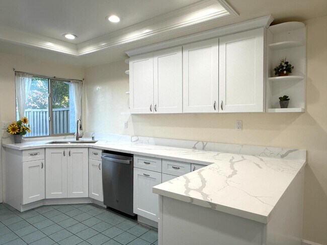 Building Photo - 976 De Soto Ln