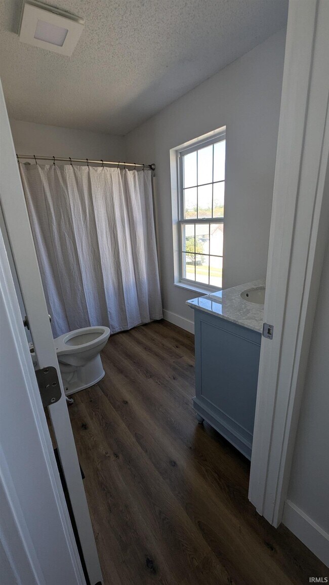 Building Photo - 432 E Laurelwood Dr