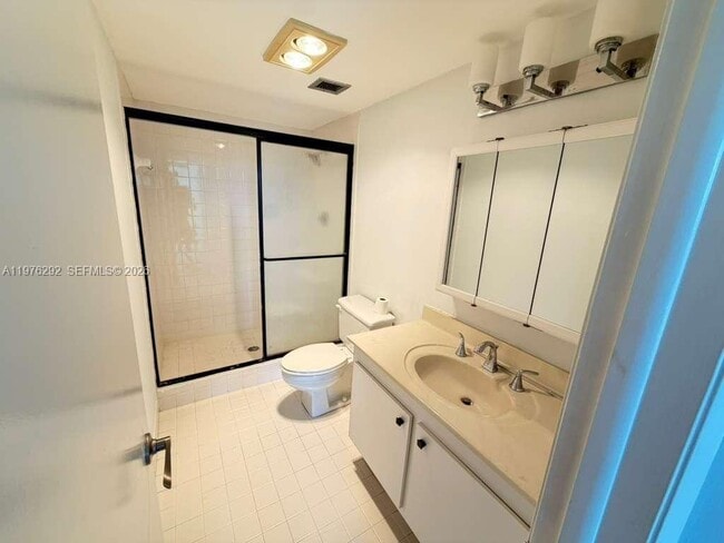 Building Photo - 919 Hillcrest Dr