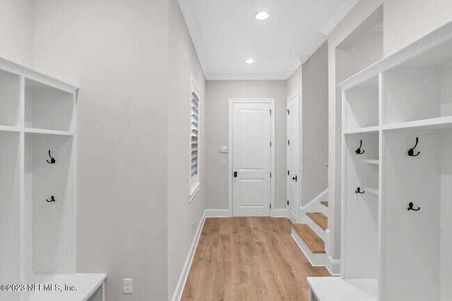 Building Photo - 168 Hickory Hill Dr