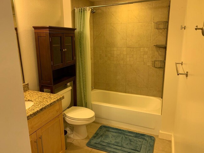 Building Photo - Fully Furnished 1 Bed-1BathPet Friendly Un...