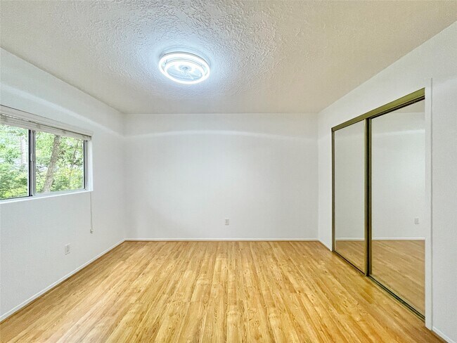 Building Photo - 6 Lea Oak Ct