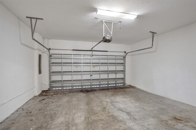 Building Photo - 11960 SW 27th Ct