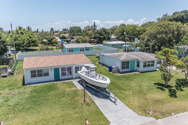 Building Photo - 1450 5th Ave