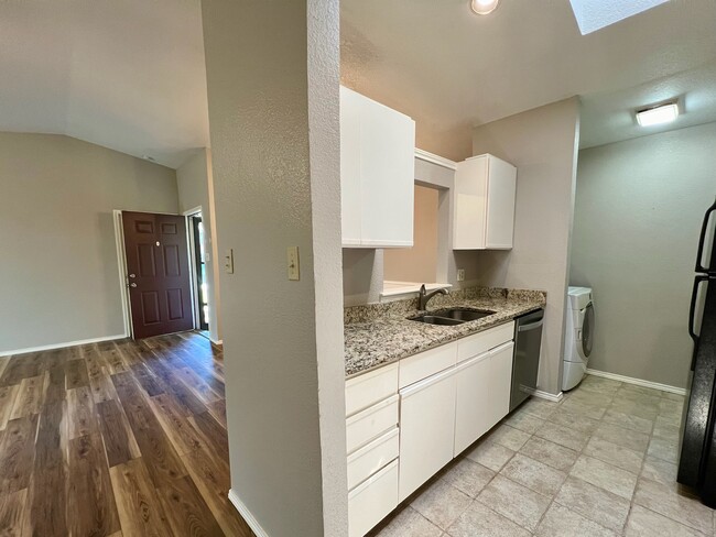 Building Photo - 759 Meadowcreek Ct