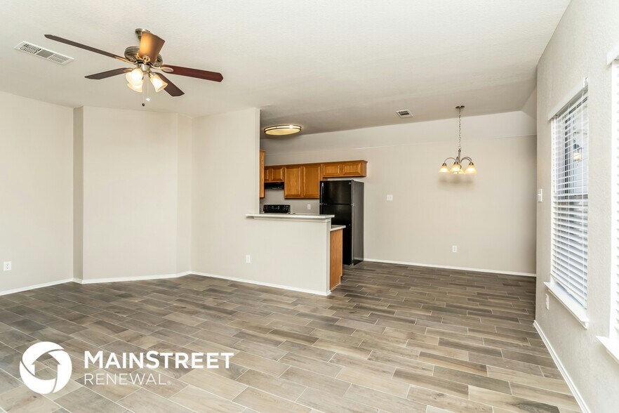 Building Photo - 717 Somerset Dr