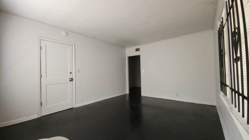 Building Photo - 519 W 23rd St