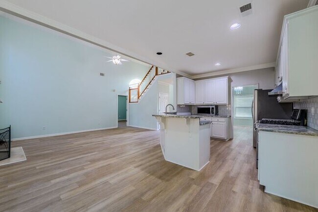 Building Photo - 3890 Cherry Ridge Walk