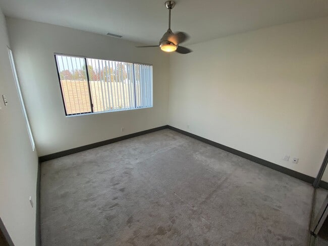 Building Photo - NEWER  SMART HOUSE 4BD*4BA*TOWNHOME*HWFLS*...