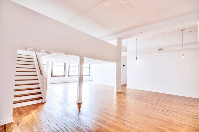 Building Photo - 1278 N Milwaukee Ave