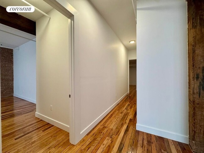 Building Photo - 275 Conover St
