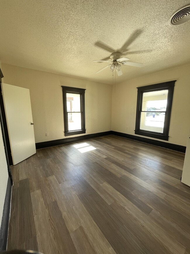 Building Photo - 3215 Wyoming Ave