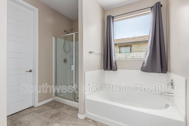 Building Photo - 2753 S 85th Way