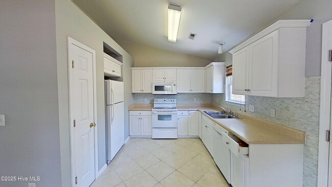 Building Photo - 4156 Sunglow Dr