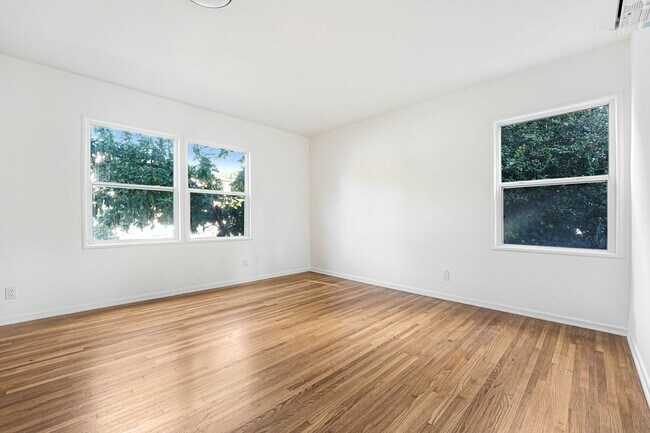 Building Photo - Newly updated 2-Bedroom 1-Bath Residence in the Heart of Los Feliz