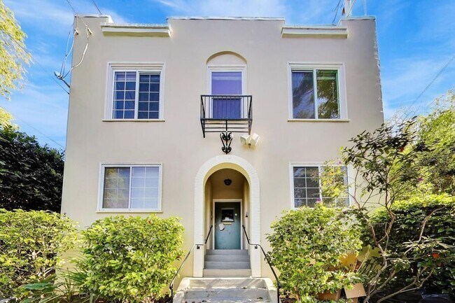 Building Photo - 825 55th St