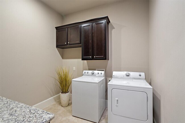 Building Photo - 905 Madison Fork Dr
