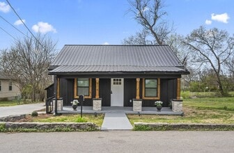 Building Photo - Charming 2BR Lebanon Home with Modern Updates & Large Yard