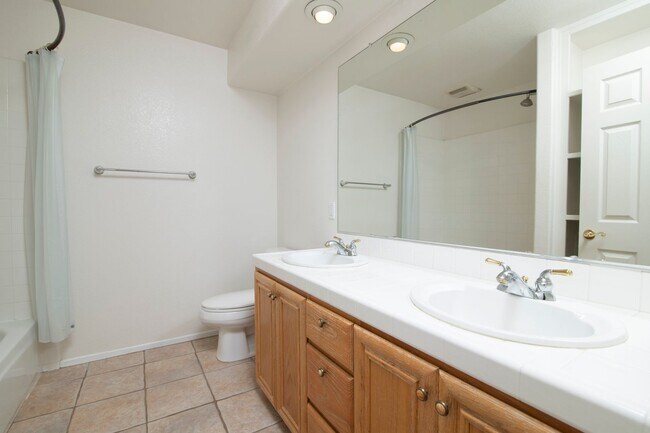 Building Photo - 3829 Via Del Rancho