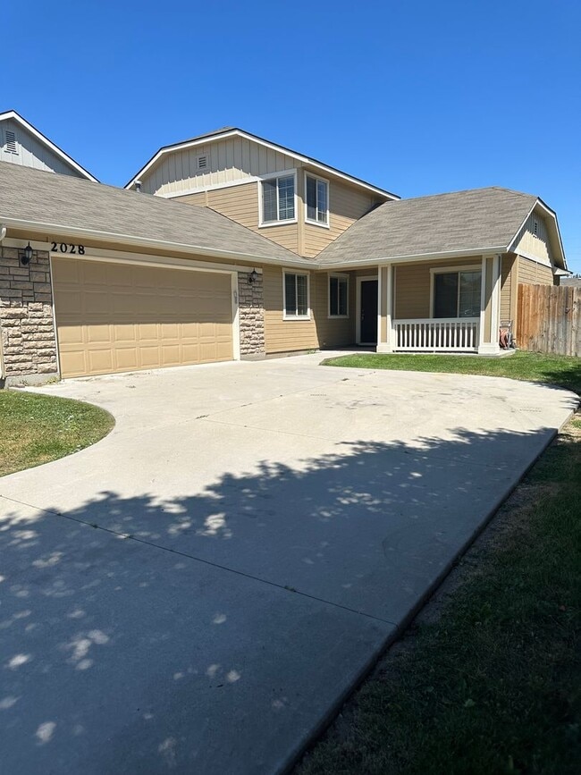 Primary Photo - $1,995.00 / Ready Now this 4 bedroom home ...