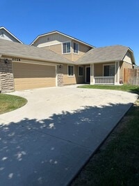 Building Photo - $1,995.00 / Ready Now this 4 bedroom home ...