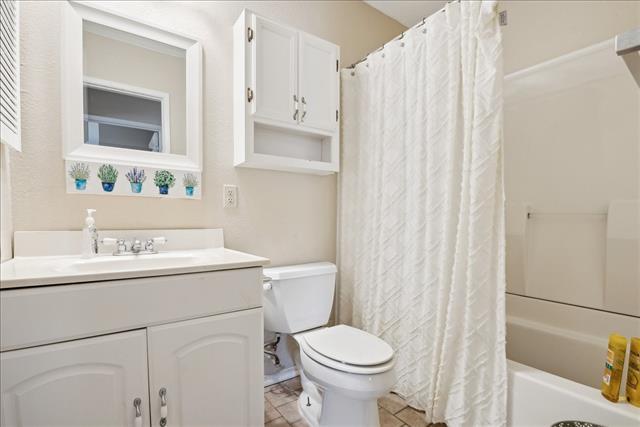 Building Photo - 6227 Springwood Dr