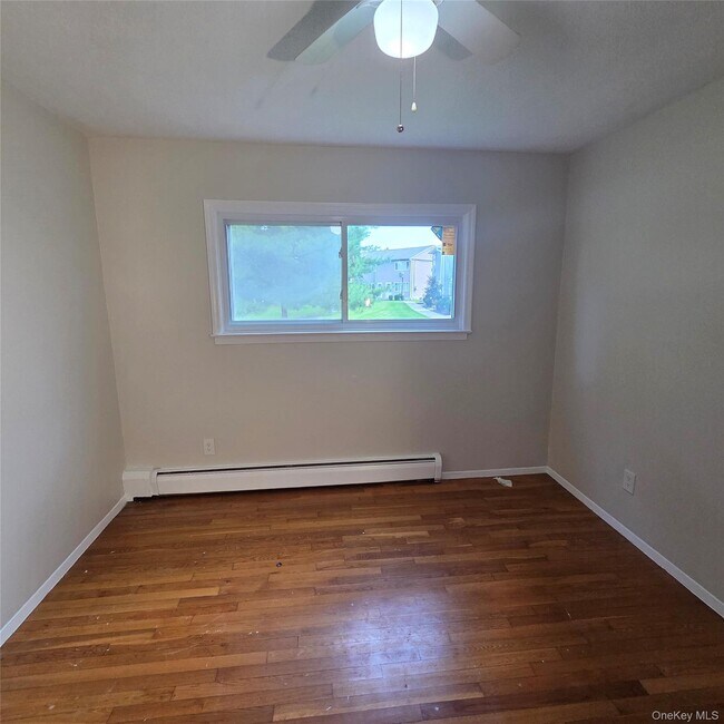Building Photo - 3 Fishkill Glen Dr
