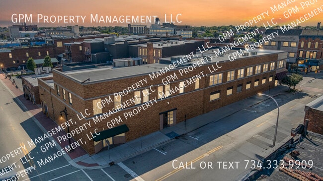 Building Photo - 412 Grand River Ave
