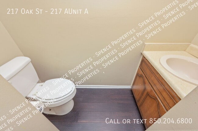 Building Photo - 217 Oak St SE