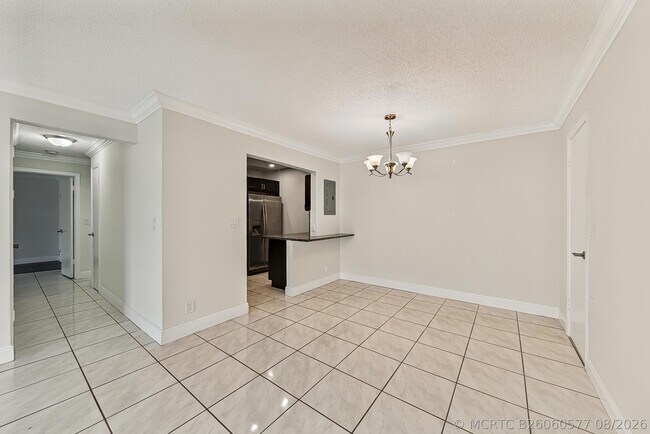 Building Photo - 6447 Bay Club Dr