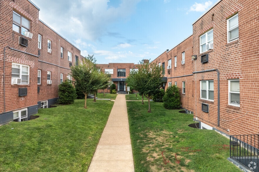 Primary Photo - Longshore Apartments
