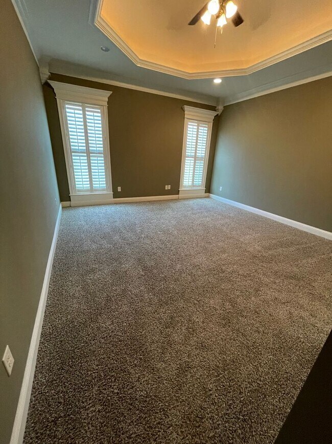 Building Photo - Gorgeous 4 Bedroom home in Twelve Oaks