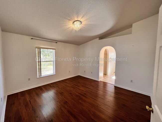 Building Photo - 5647 Sycamore Canyon Dr