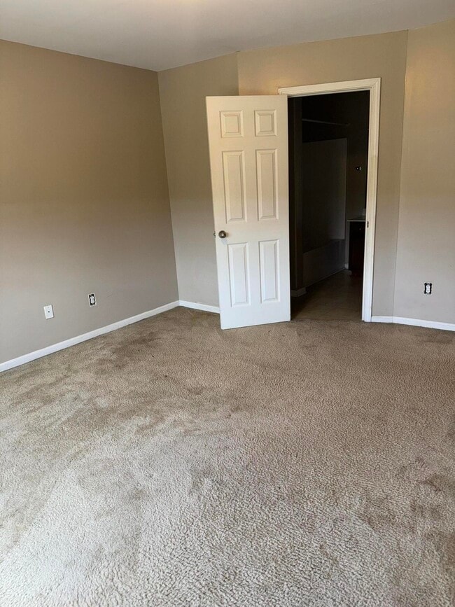 Building Photo - 3804 Pinecrest Way