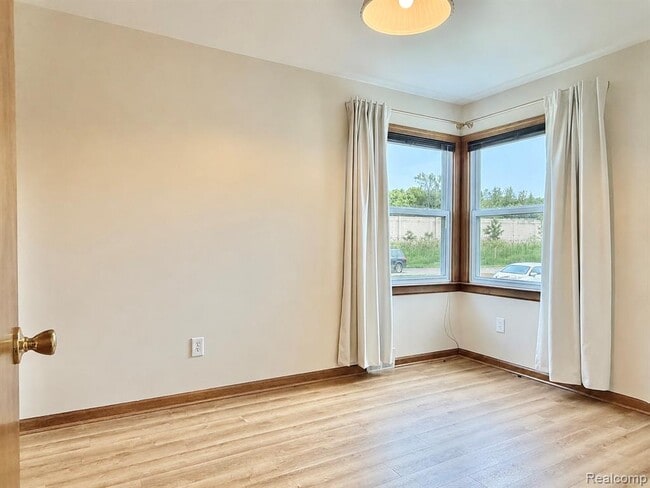 Building Photo - 306 Michelson Rd