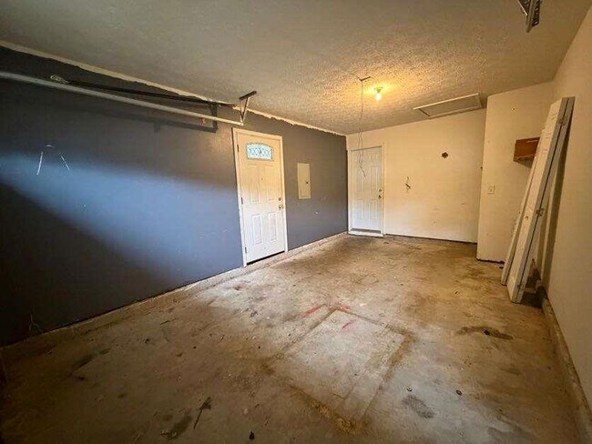 Building Photo - 5196 Tew Ln SW