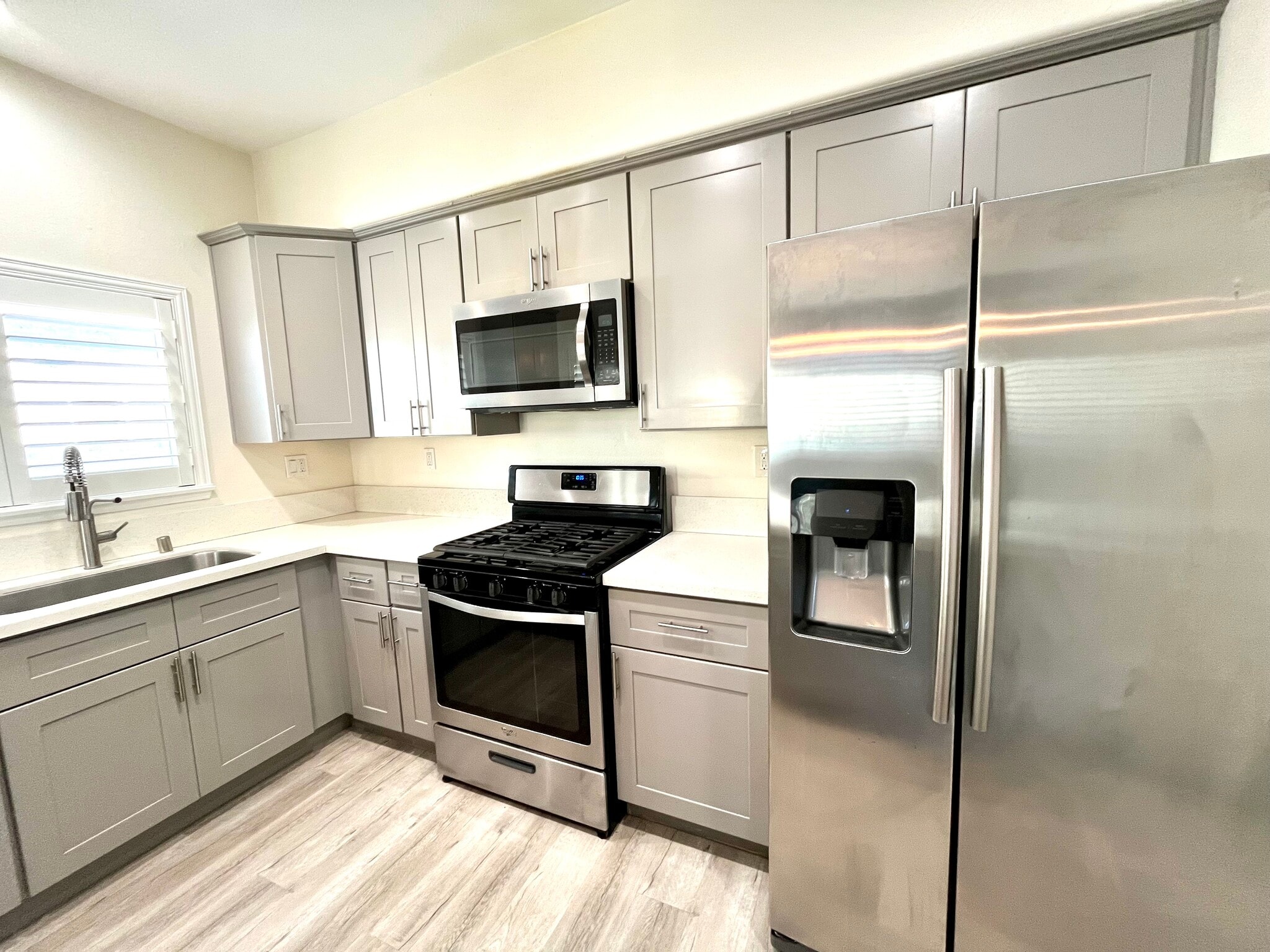 kitchen - 16619 Yukon Ave