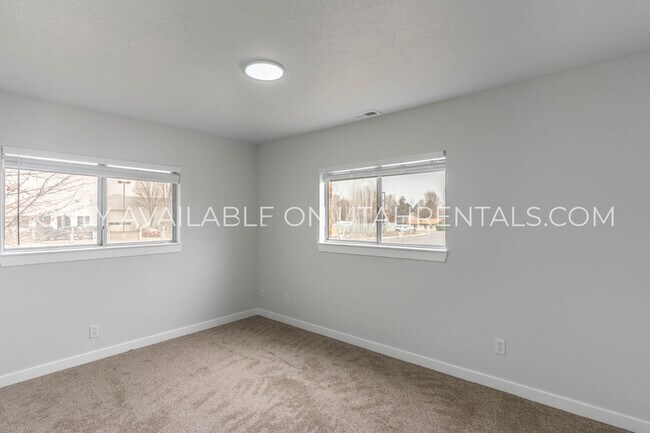 Building Photo - 1855 N 550 W