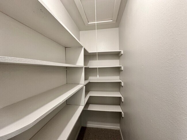 Building Photo - Edinburgh Duplex 4622/4624 - SERIES 308