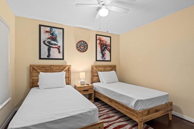 Building Photo - Large Beautiful Legacy Park Villa: 5BR, Pool & Near Disney