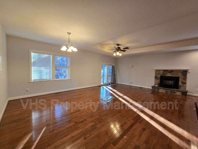 Building Photo - 2400 Lakeview Pkwy