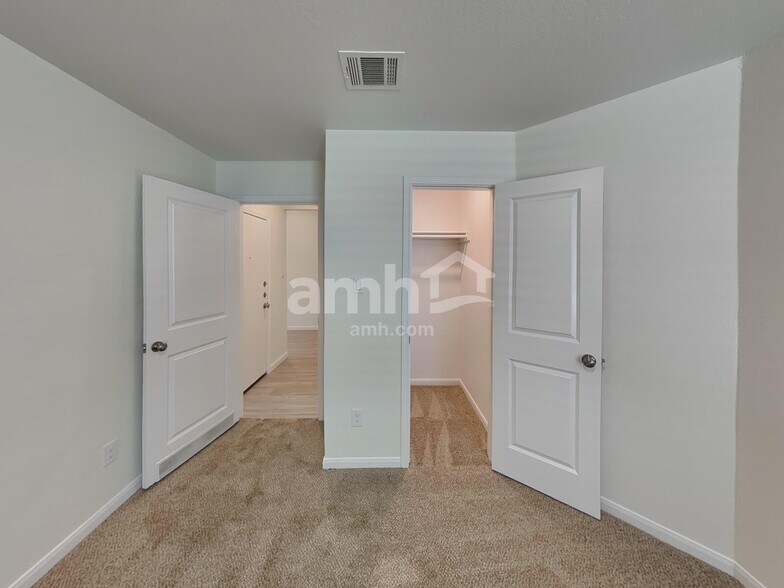 Building Photo - 2708 Iberia Ct