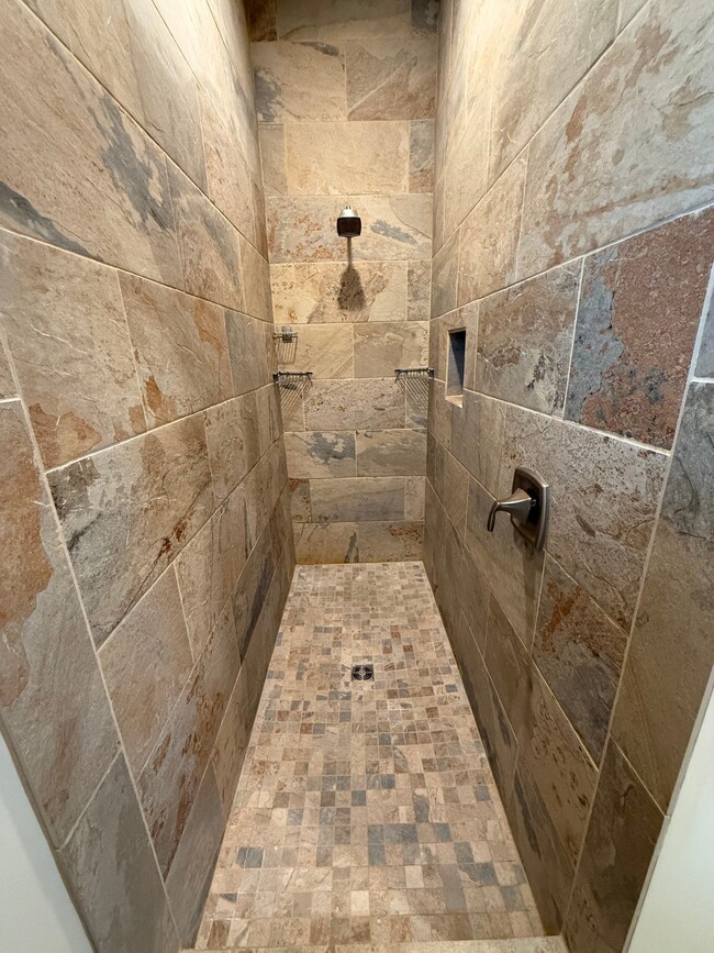 Building Photo - 425 S Yellowstone St