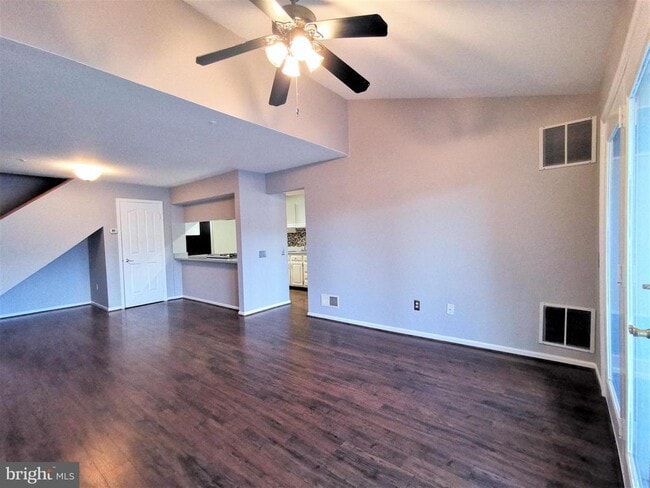 Building Photo - 306 Waters Edge Dr