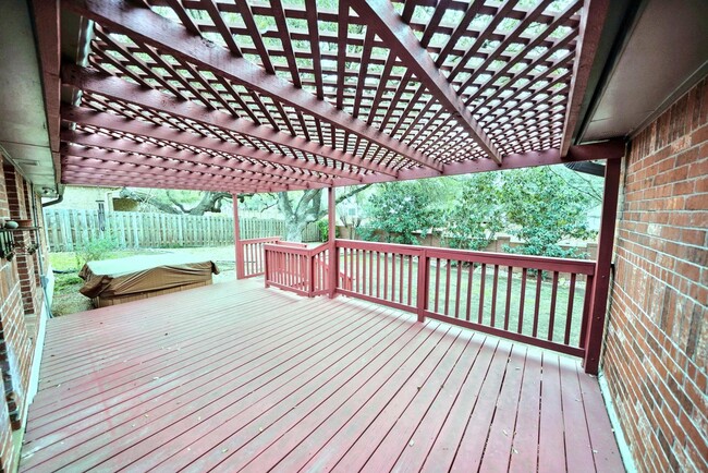 Building Photo - Executive Home in Greenshire with Luxurious Updates and Spacious Outdoor Living - Agent Commissio...