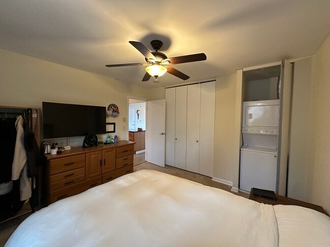 Building Photo - 5821 Oakwood Dr