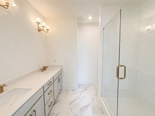 Building Photo - 2640 Mackintosh Ct